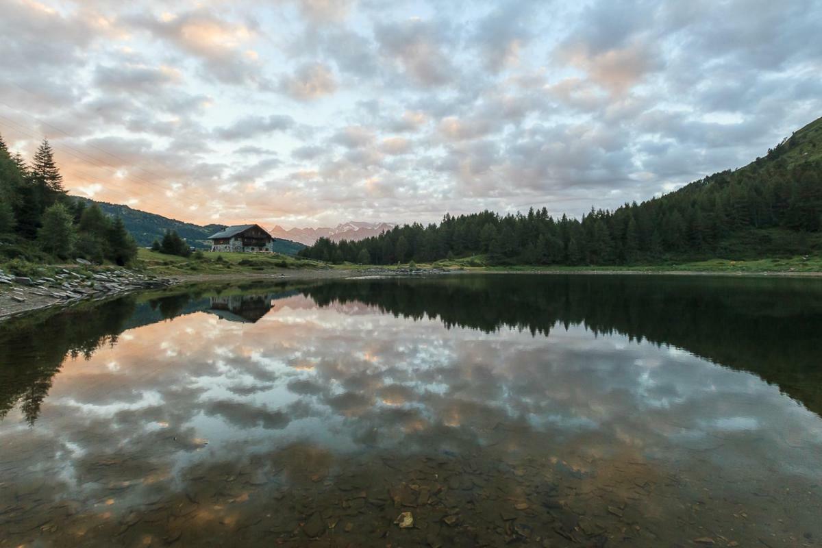 Rifugio Al Lago Del Mortirolo In Inverno Raggiungibile Solo A Piedi Bauernhof *