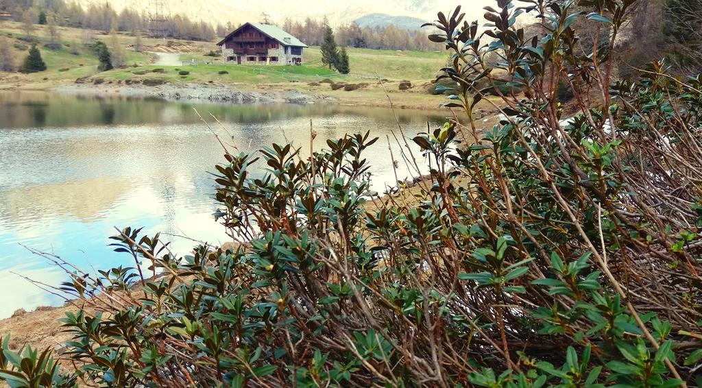 Rifugio Al Lago Del Mortirolo In Inverno Raggiungibile Solo A Piedi * Monno