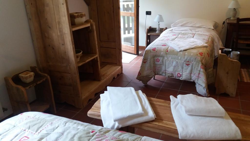 Rifugio Al Lago Del Mortirolo In Inverno Raggiungibile Solo A Piedi Monno