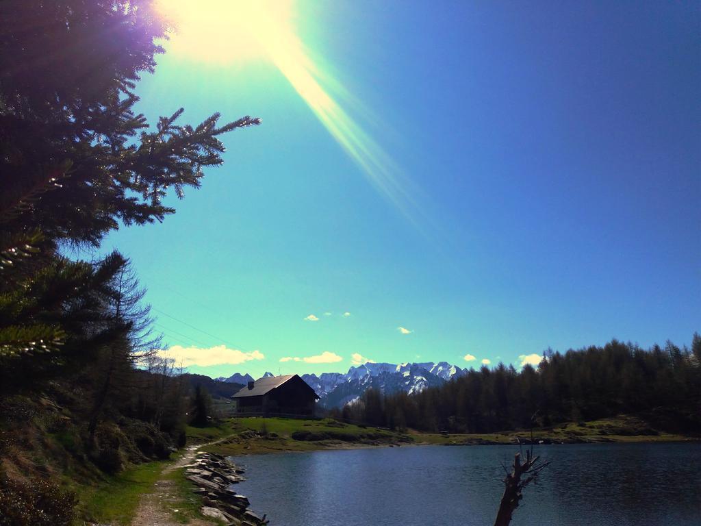 Rifugio Al Lago Del Mortirolo In Inverno Raggiungibile Solo A Piedi *
