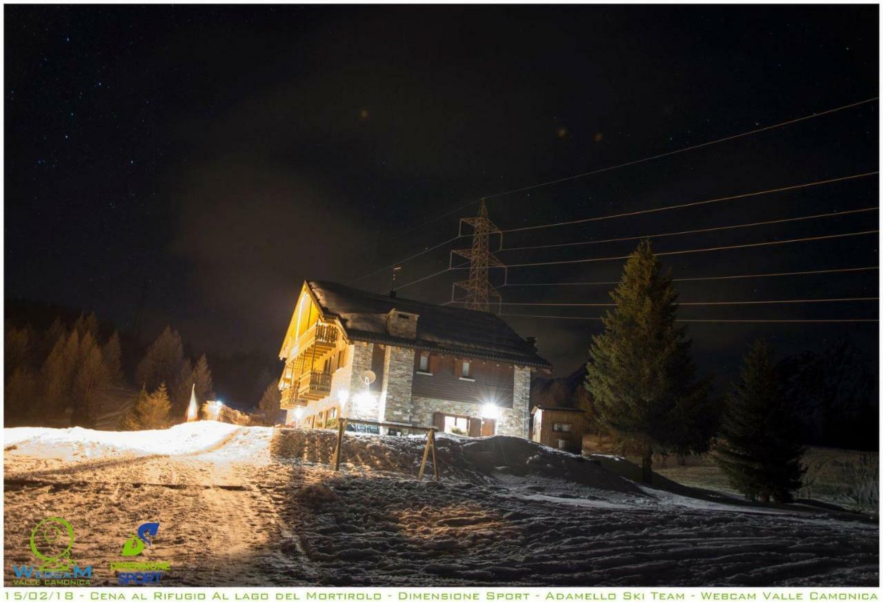 Rifugio Al Lago Del Mortirolo In Inverno Raggiungibile Solo A Piedi Bauernhof *
